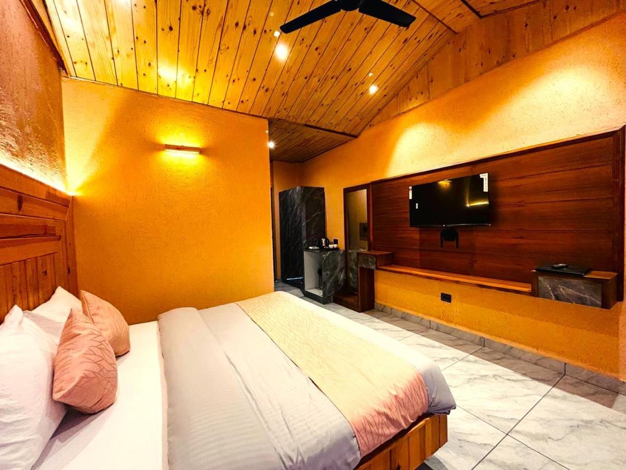 מוסורי Living On The Edge A Luxury Stay מראה חיצוני תמונה