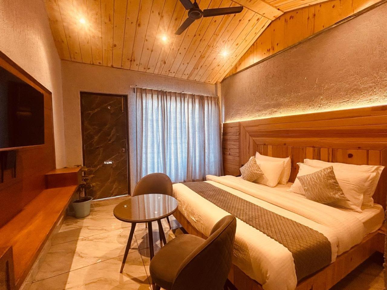 מוסורי Living On The Edge A Luxury Stay מראה חיצוני תמונה