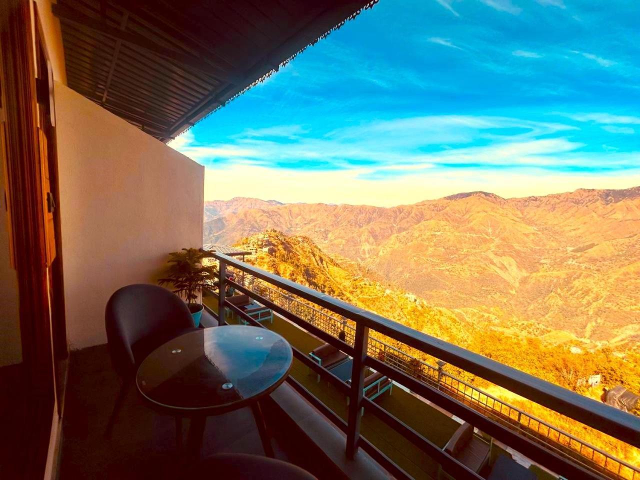 מוסורי Living On The Edge A Luxury Stay מראה חיצוני תמונה