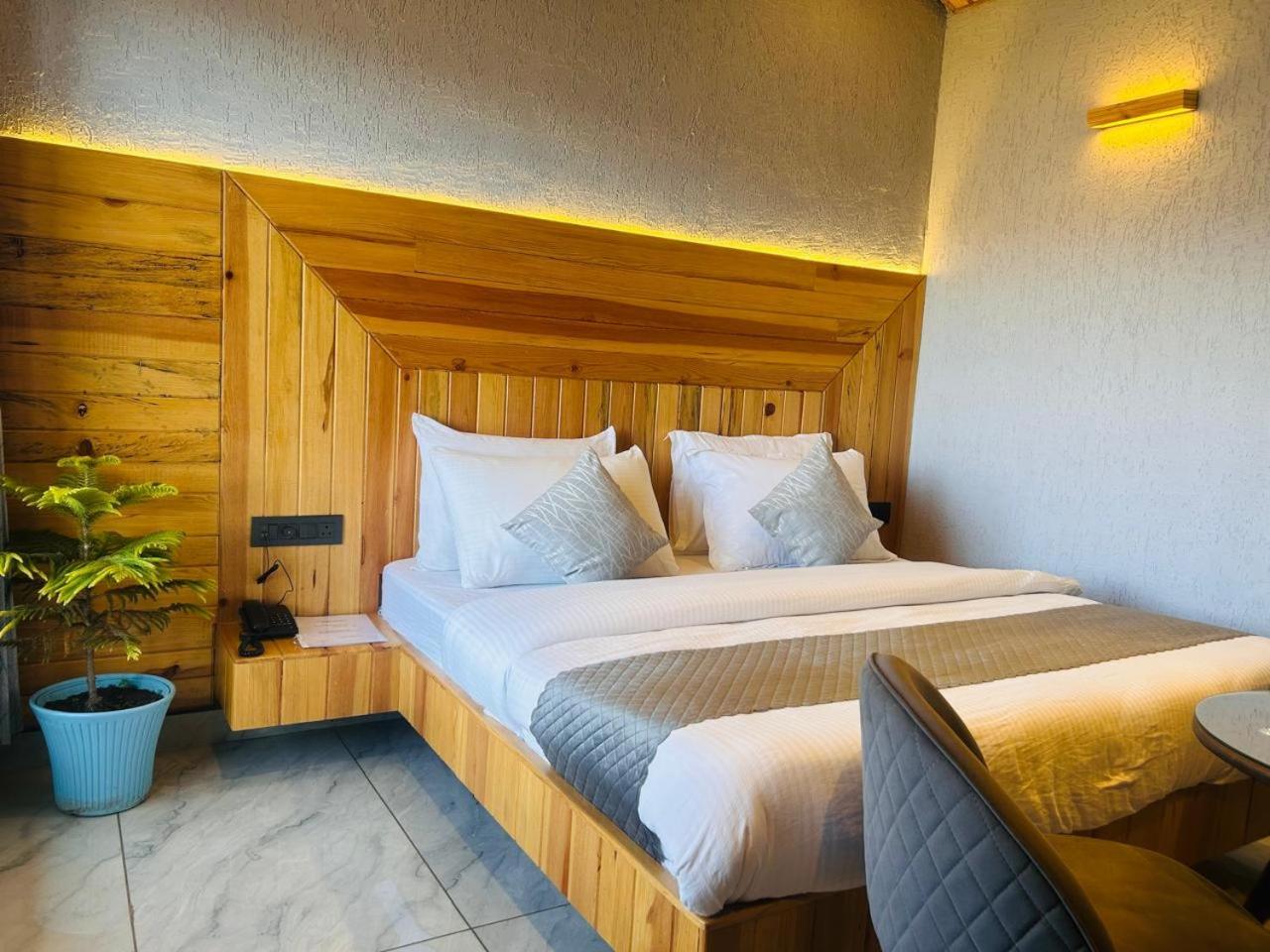 מוסורי Living On The Edge A Luxury Stay מראה חיצוני תמונה