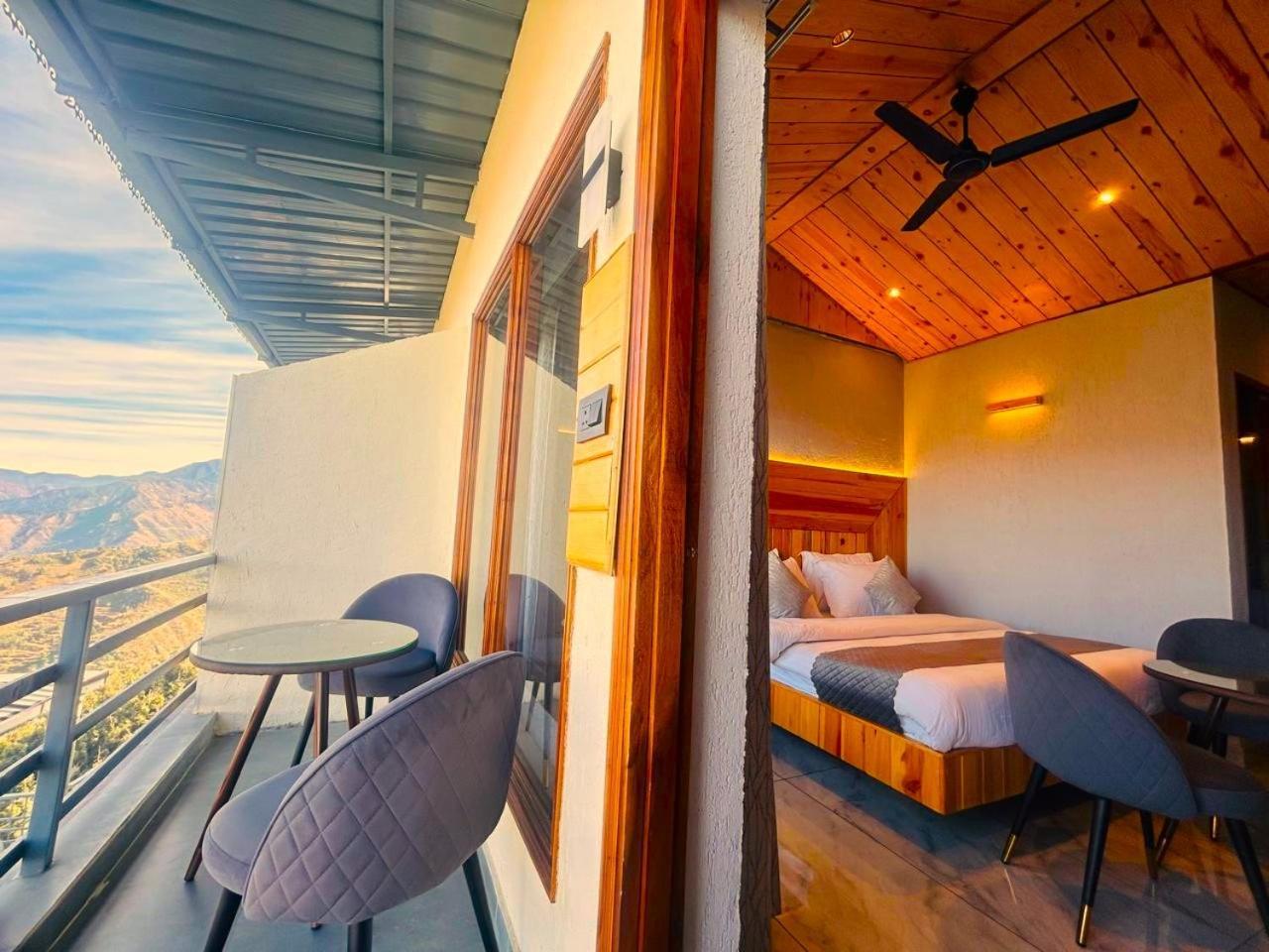 מוסורי Living On The Edge A Luxury Stay מראה חיצוני תמונה