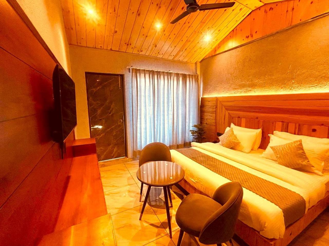 מוסורי Living On The Edge A Luxury Stay מראה חיצוני תמונה