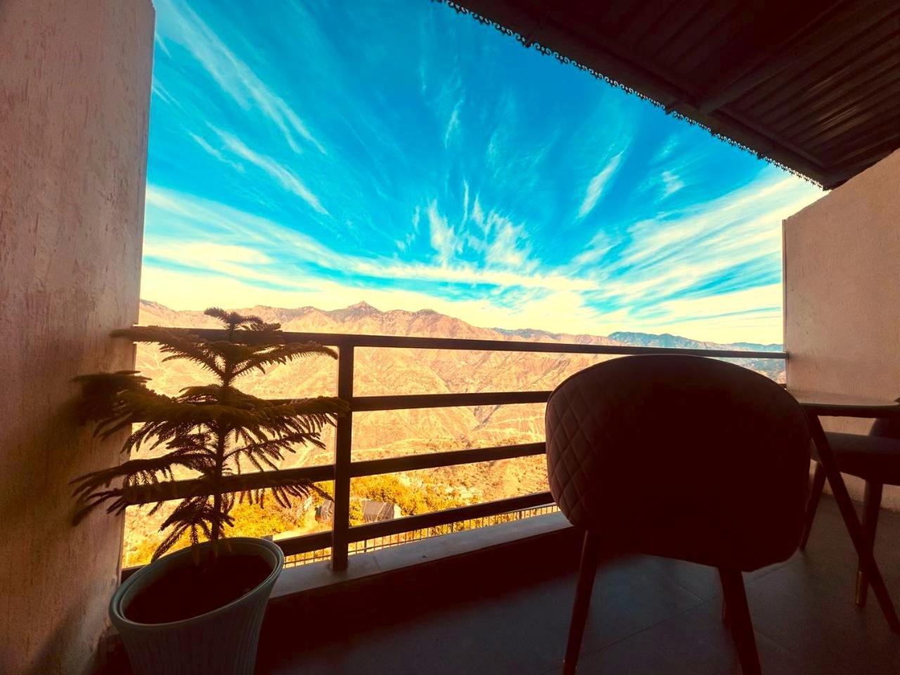 מוסורי Living On The Edge A Luxury Stay מראה חיצוני תמונה