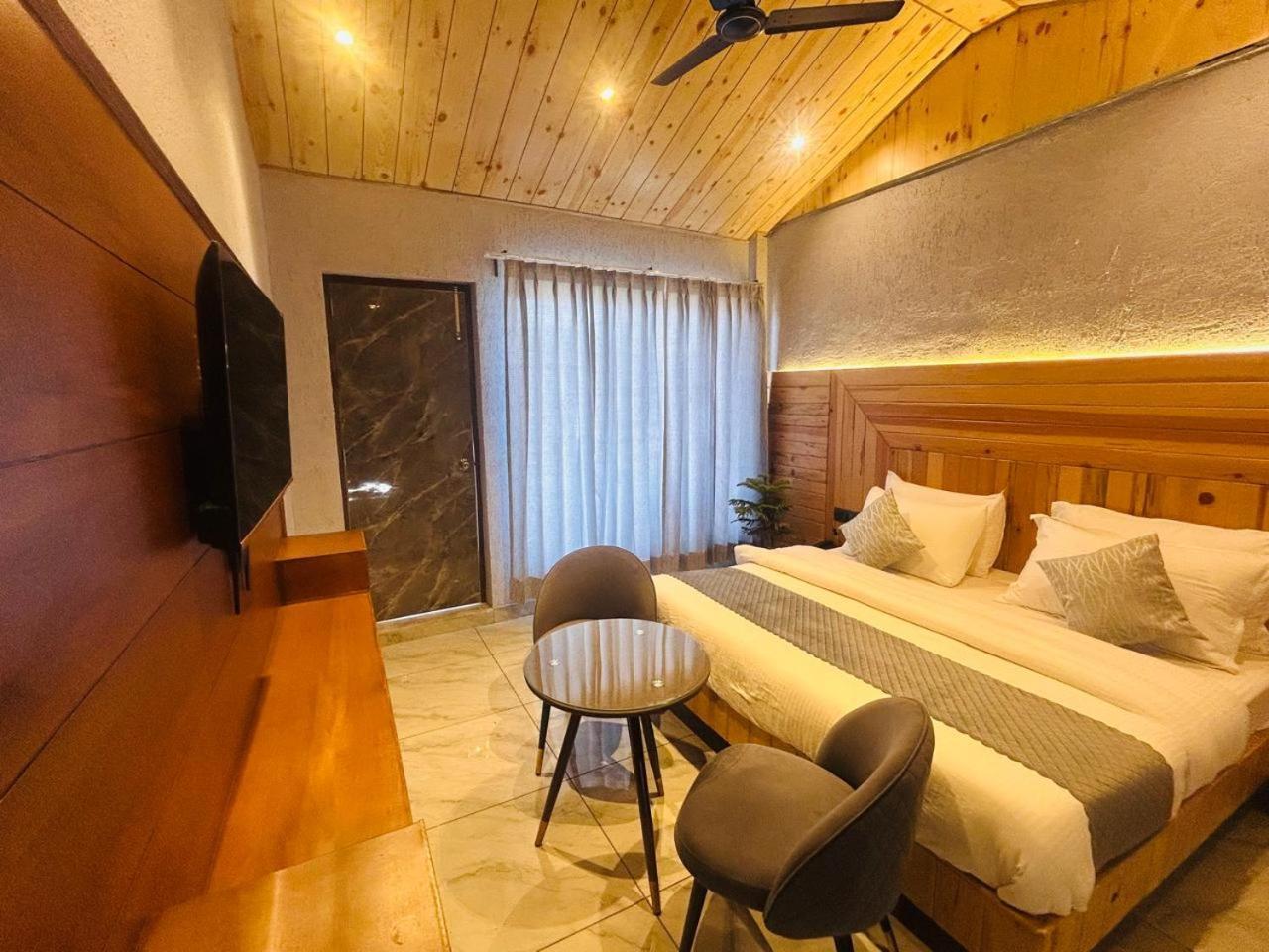 מוסורי Living On The Edge A Luxury Stay מראה חיצוני תמונה