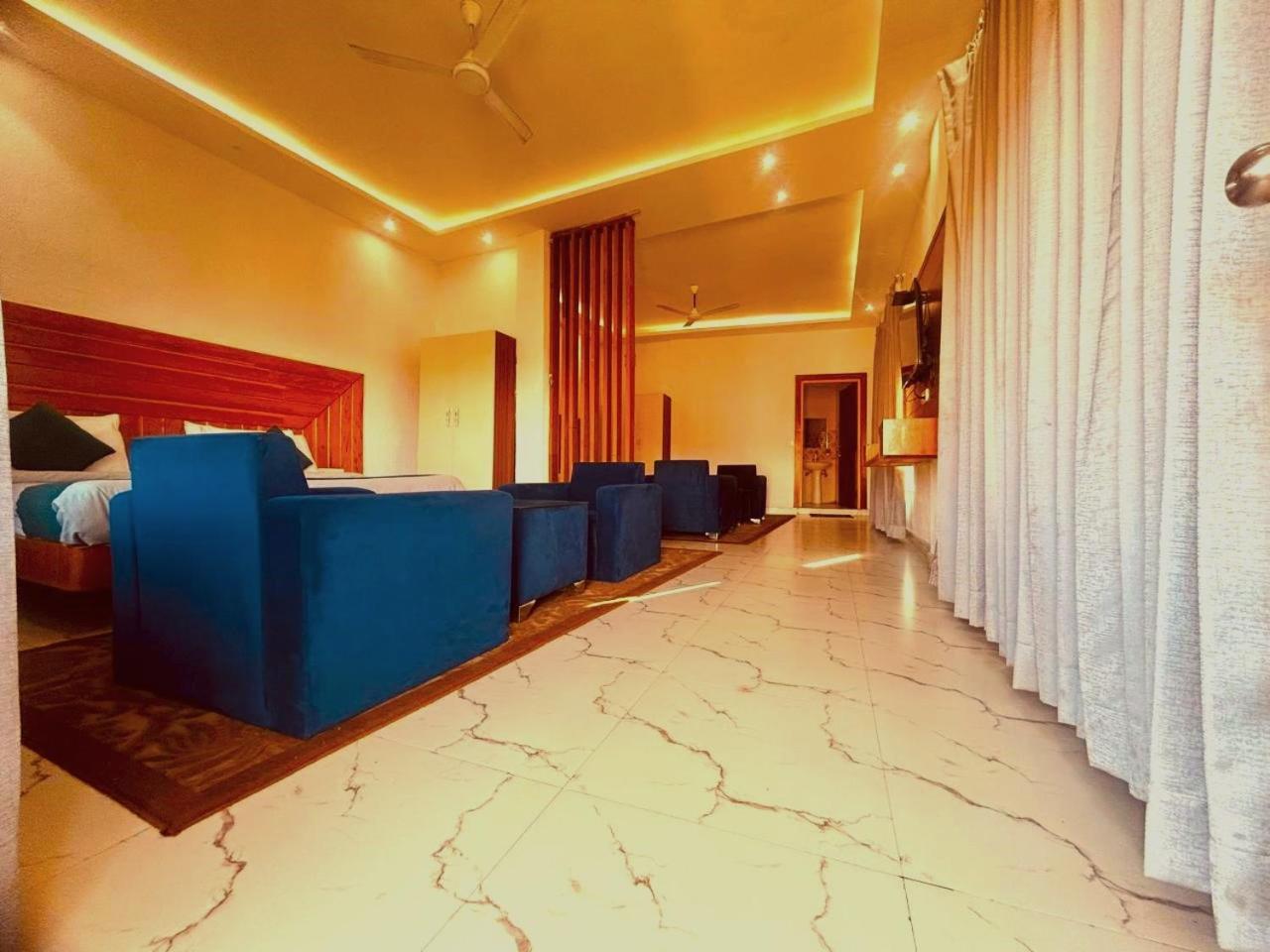 מוסורי Living On The Edge A Luxury Stay מראה חיצוני תמונה