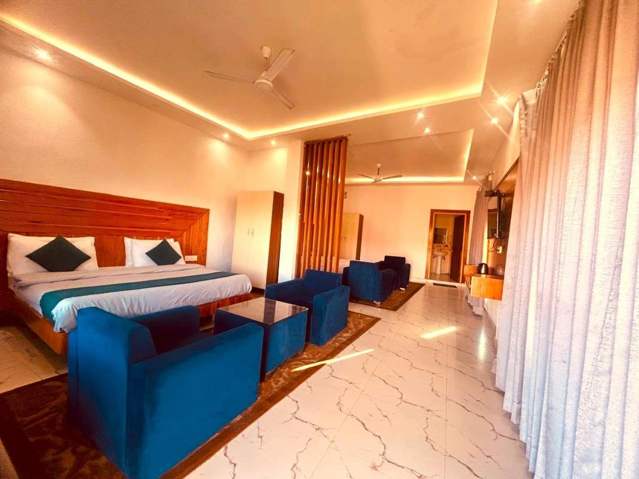 מוסורי Living On The Edge A Luxury Stay מראה חיצוני תמונה