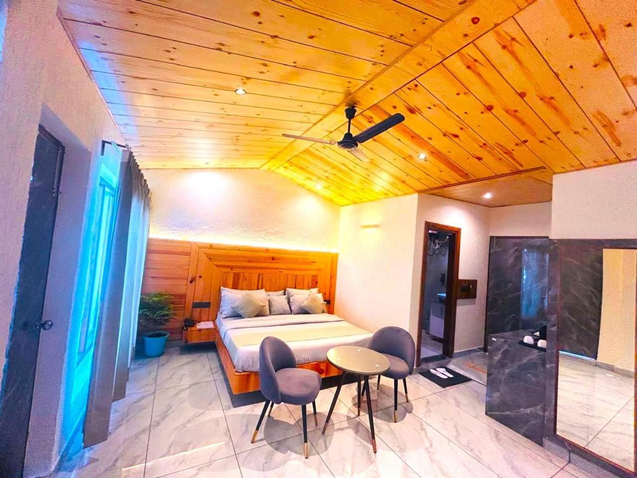 מוסורי Living On The Edge A Luxury Stay מראה חיצוני תמונה