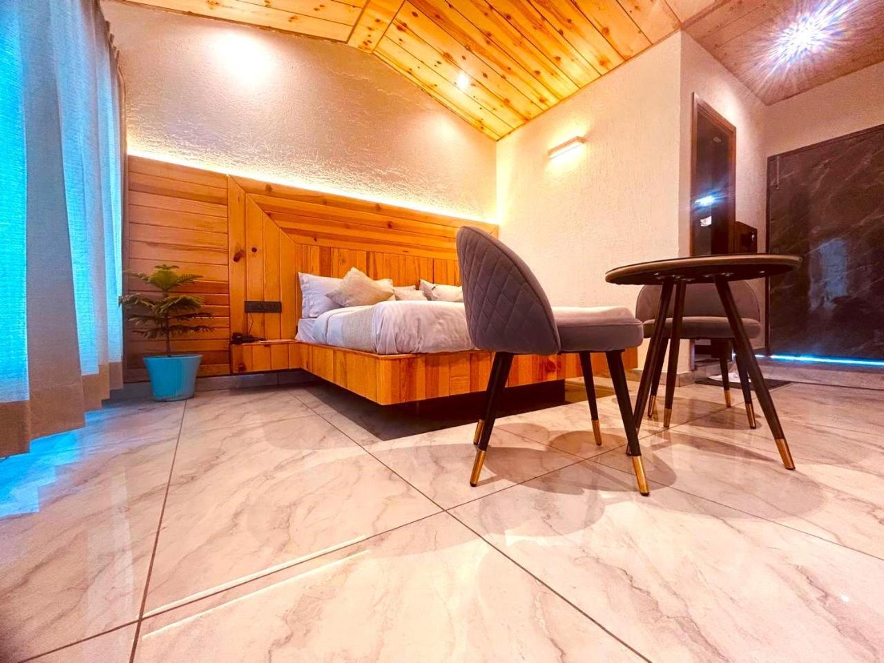 מוסורי Living On The Edge A Luxury Stay מראה חיצוני תמונה