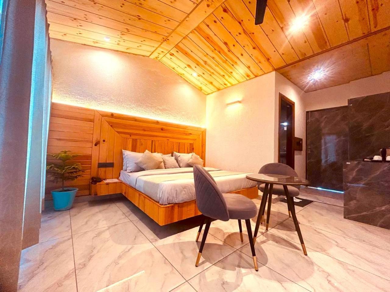 מוסורי Living On The Edge A Luxury Stay מראה חיצוני תמונה