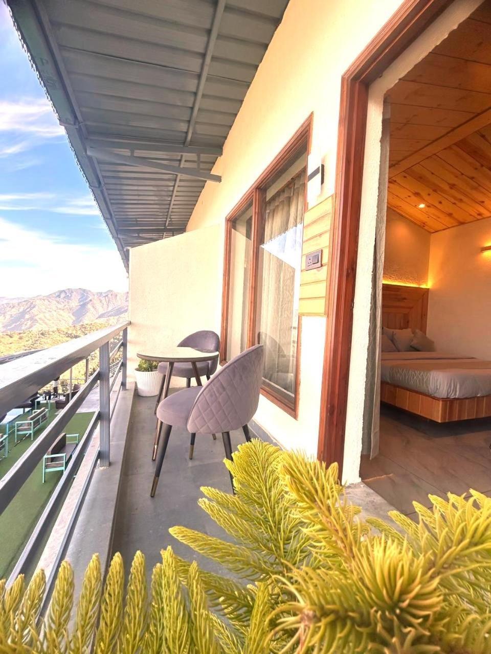 מוסורי Living On The Edge A Luxury Stay מראה חיצוני תמונה