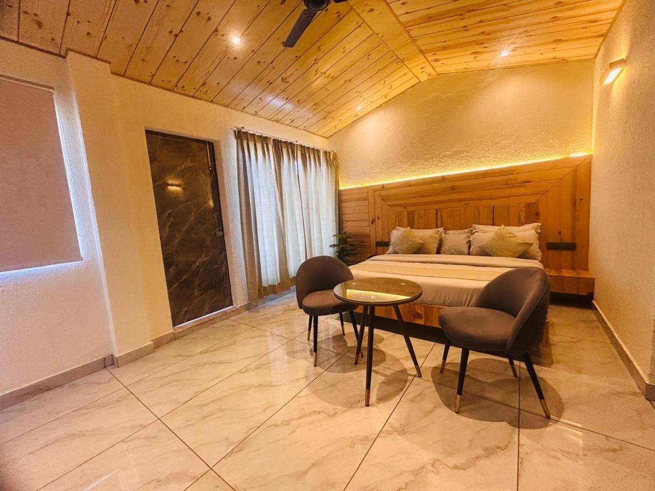 מוסורי Living On The Edge A Luxury Stay מראה חיצוני תמונה