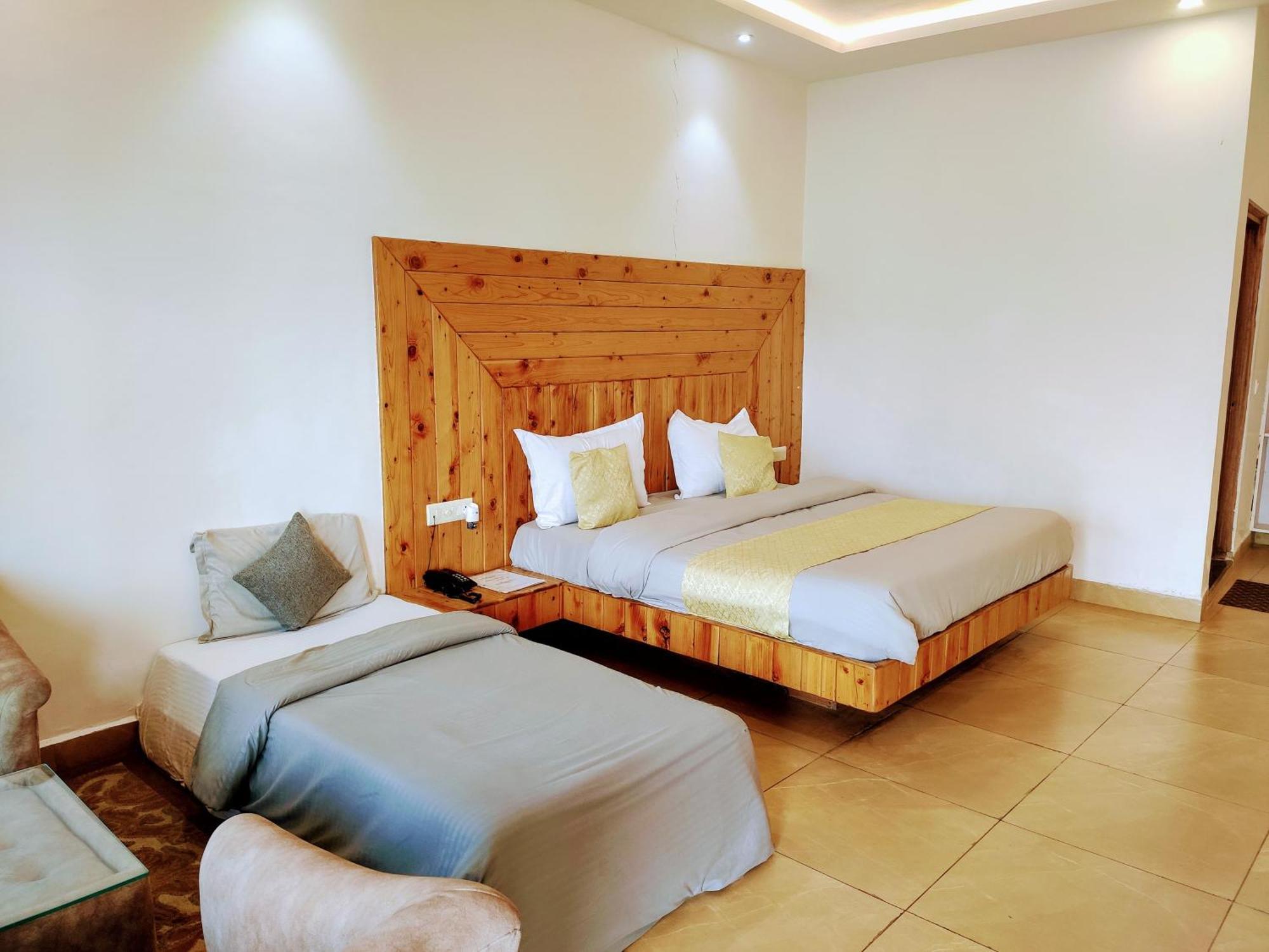 מוסורי Living On The Edge A Luxury Stay מראה חיצוני תמונה