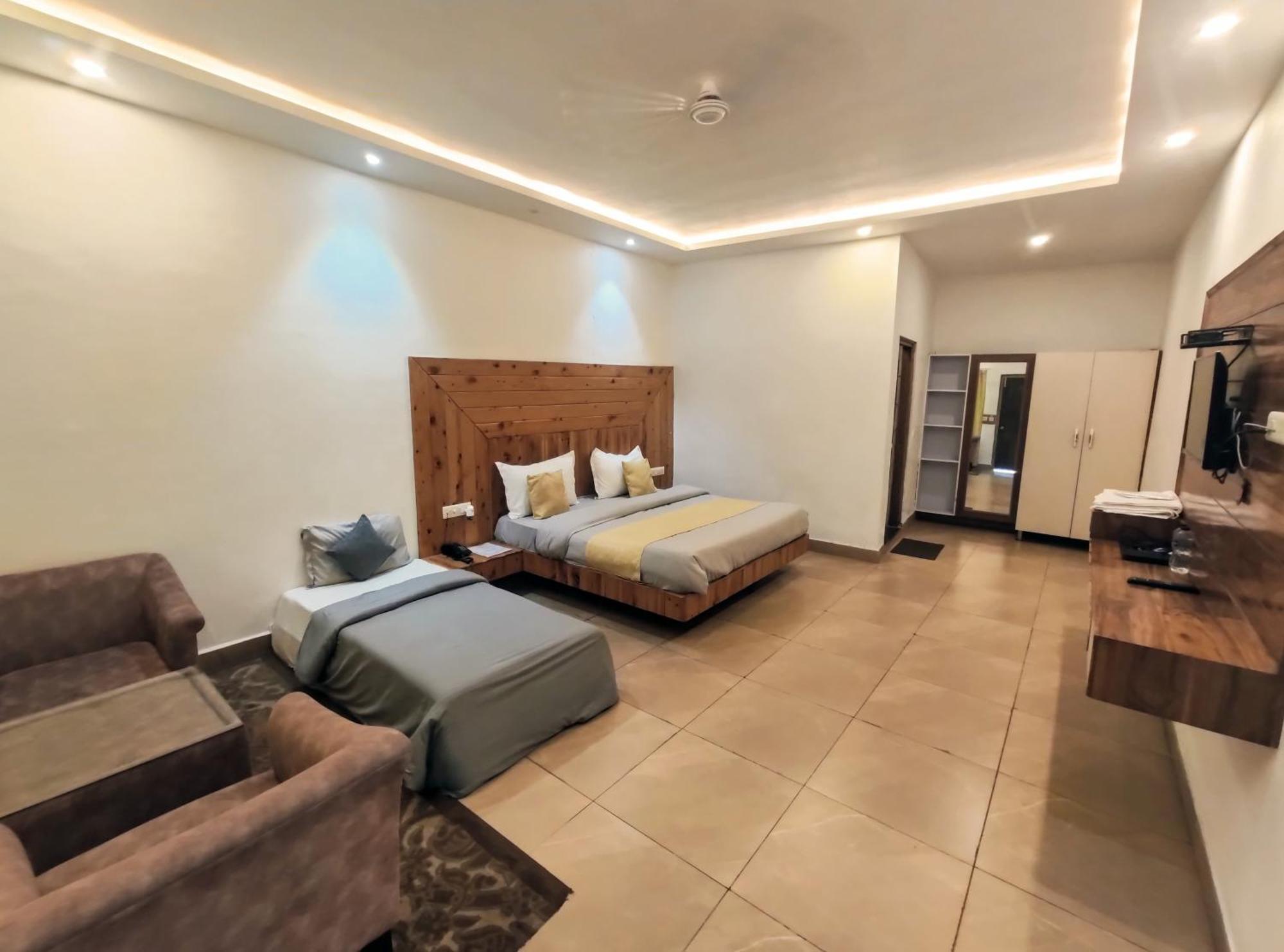 מוסורי Living On The Edge A Luxury Stay מראה חיצוני תמונה