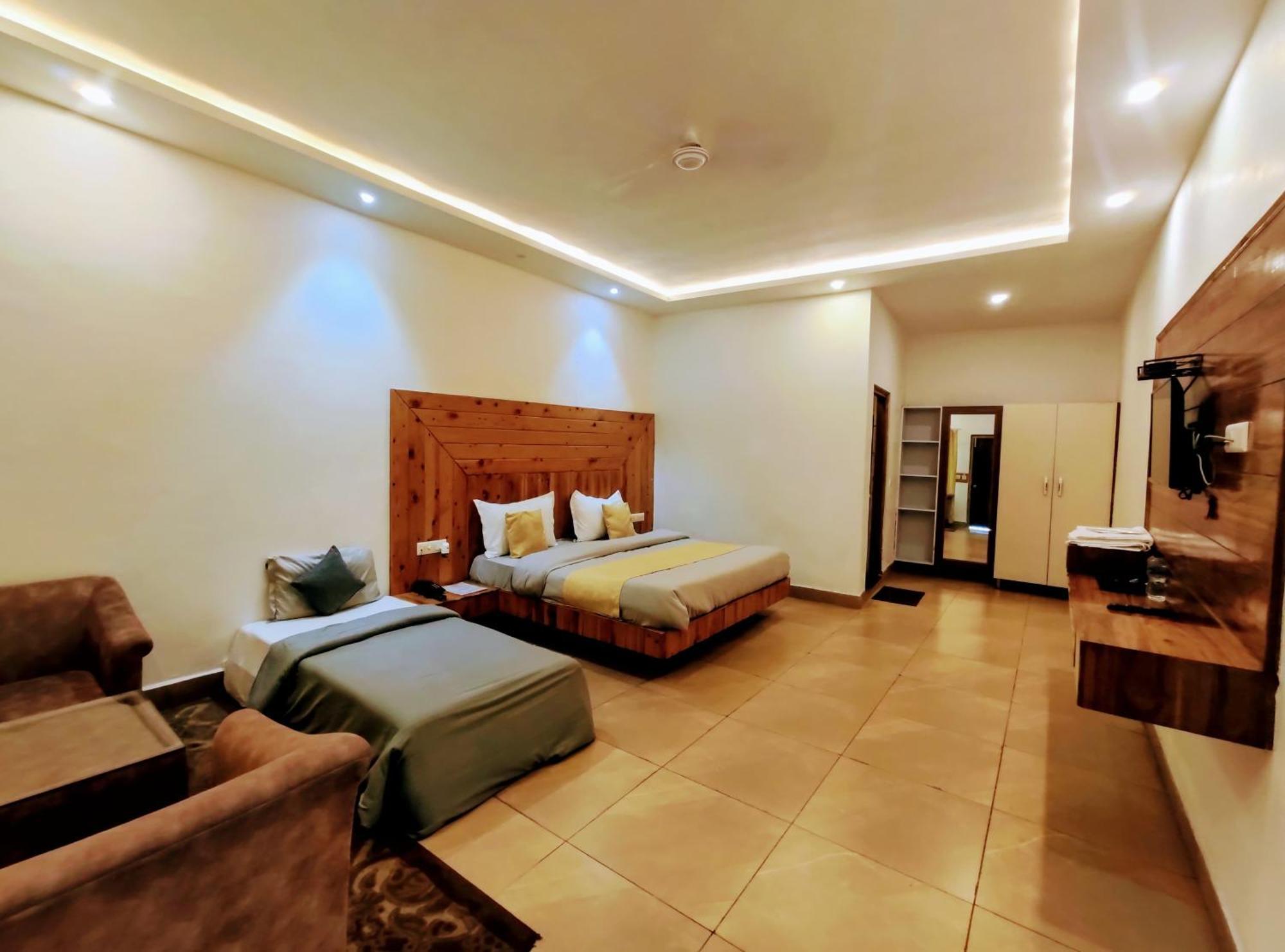 מוסורי Living On The Edge A Luxury Stay מראה חיצוני תמונה